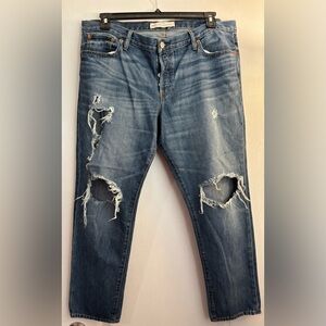 Women’s Gap 1969 Sz 33 Relaxed Boyfriend Distressed Blue Jeans